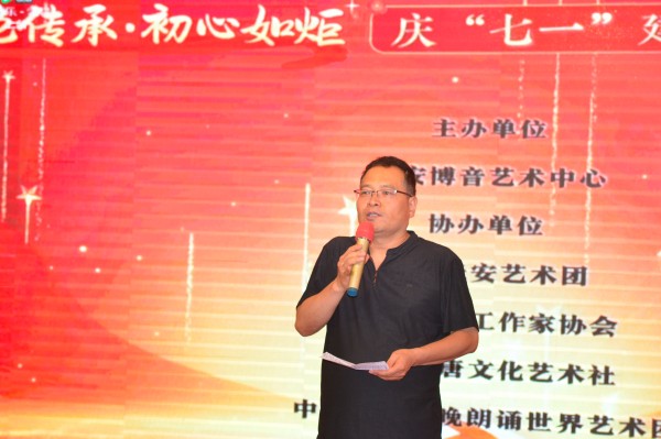 陜西省職工作家協(xié)會朗誦委員會主任詩人龔偉.jpg